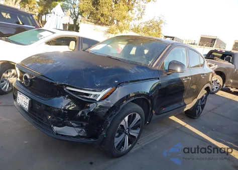 2023 Volvo C40 Recharge Pure Electric Twin Plus z USA, uszkodzony, nr VIN YV4ED3GL3P2057722